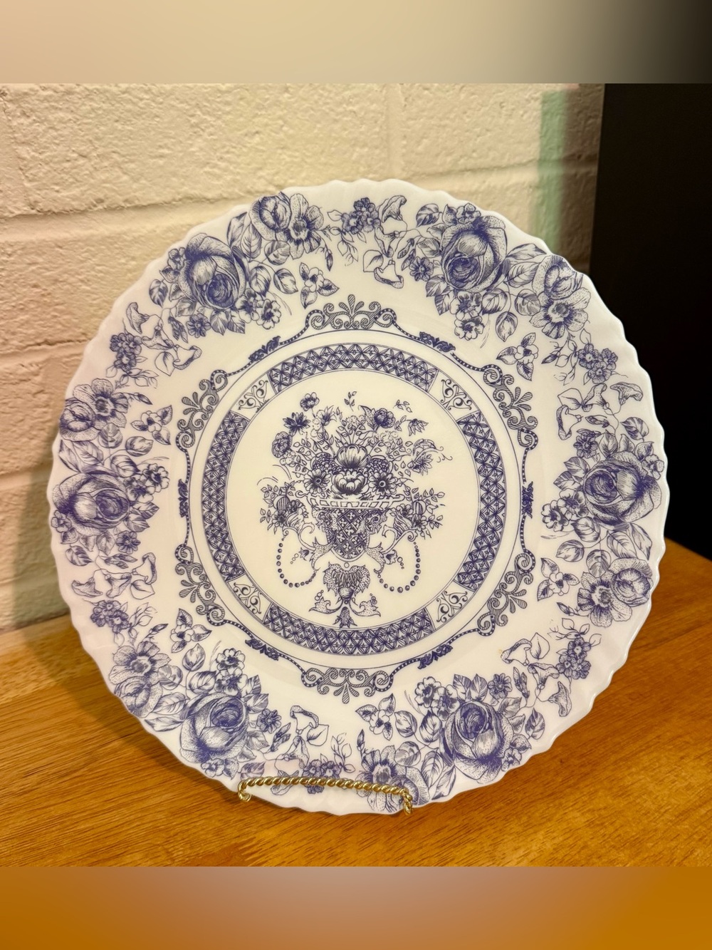 Arcopal ‘Honorine’ Blue & White Floral Dinner Plate 10.75" Made In France
